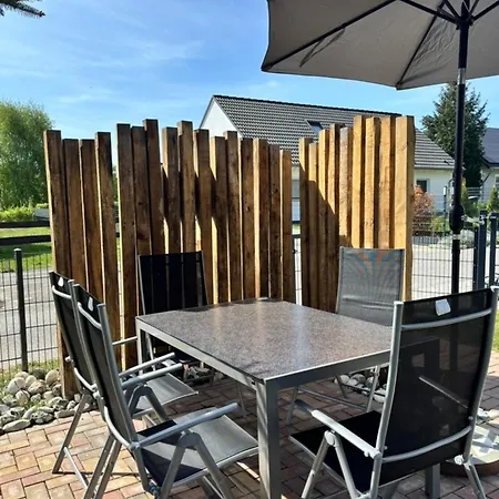 Ostsee Familienwohnung Mit 3 Schlafzimmern & Garten Apartmán Lutow